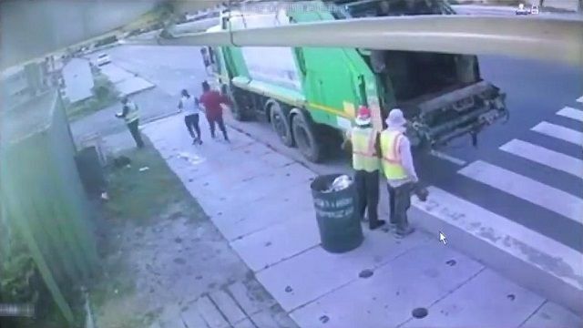 [動画1:36] ゴミ収集作業員が被害に・・・！カメラに映った悲惨な事故