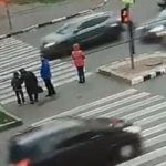[動画0:11]横断歩道の安全地帯、安全じゃなかった