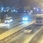 [動画0:14]レクサスがバスに衝突・・・！カメラに映った衝撃の事故