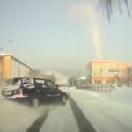 [動画1:00]二歳児の母親、滑りやすい雪道で無理な追越をしてしまう
