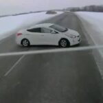 [動画0:16]制御を失った対向車が突っ込んでくる衝撃映像