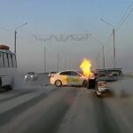 [動画0:21]タクシー、対向車と正面衝突して炎上