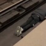 [動画0:44]アフリカ人留学生が地下鉄の線路で横になった理由