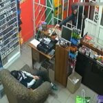 [動画1:27]店員さん、レジを開けたまま居眠りをした結果