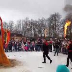 [動画1:05]火を放った人形が爆発・・・！伝統的祭りで仰天する事態に