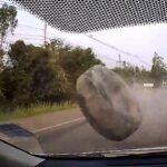 [動画3:10]トラックのタイヤが直撃・・・！車輪脱落事故の瞬間
