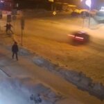 [動画0:09]雪道で制御を失った車、めっちゃ滑る