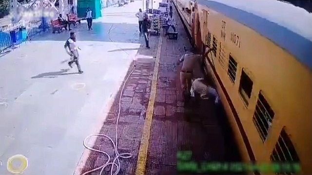 [動画0:48]警官の行動に鉄道省の大臣も感動