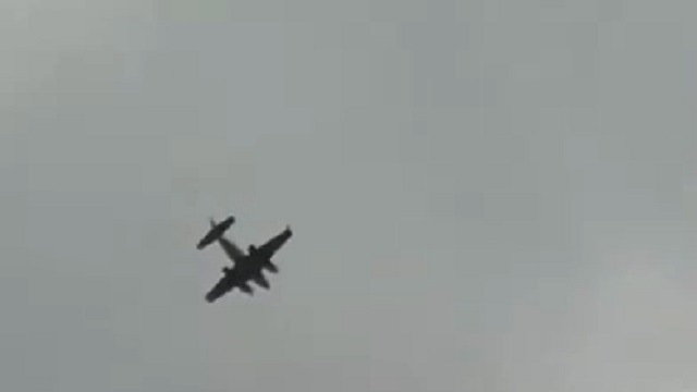[動画0:38]飛行機が墜落する瞬間をとらえた映像