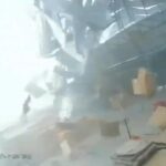 [動画3:07]嵐で倉庫が崩壊する衝撃の瞬間