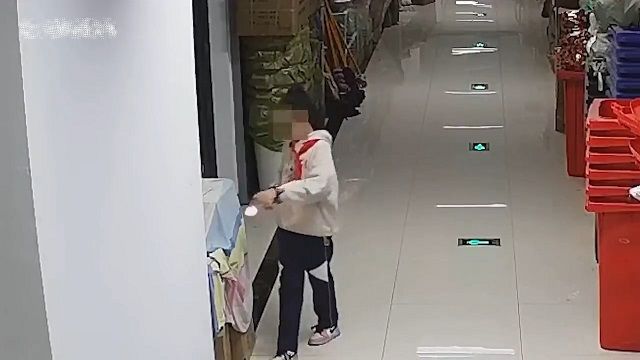 [動画0:59]中国のショッピングモールで火災、原因は・・・