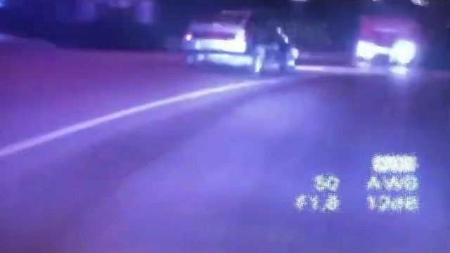 [動画0:42]無免許運転、トラックと正面衝突する