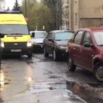 [動画0:58]救急車を通れなくした迷惑駐車女、顔を晒される