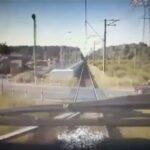 [動画0:40] 踏切で列車と衝突、家族3人が亡くなる事故に・・・