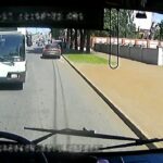 [動画0:27] 運転手のいないトロリーバスが暴走！正面衝突事故に・・・