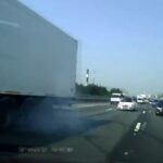 [動画1:28] トラックに体当たりされる車のドラレコが怖い・・・