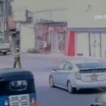 [動画1:03] プリウスさん、交通整理を行う警察官をはねる