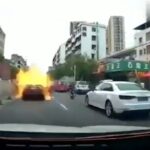 [動画0:33] 中国、走行中の車が大爆発！原因は・・・