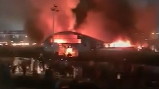 [動画0:39] イラク、コロナ患者用病棟で火災が発生