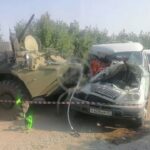 [動画0:11] ロシア、装甲車とミニバスが衝突する事故