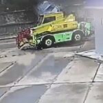 [動画0:28] 映画みたい？猛スピードで塀を突き破る車