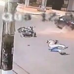 [動画3:04] 一時停止違反車にバイクが衝突、ライダーが叩きつけられる