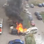 [動画0:31] ３２歳女性、駐車中の車に衝突して炎上