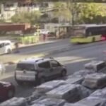 [動画1:11] ドア開き事故、電動キックボードの女性が転倒してバスに轢かれる
