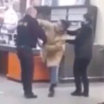 [動画0:14] ロシア人女性、警備員をノックアウトしてしまう