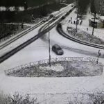 [動画0:28] 雪道を夏用タイヤで運転した結果・・・