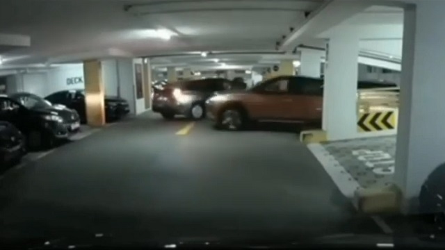 [動画0:25] 駐車スペースを横取りした結果ｗ