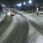 [動画0:56] 雪道でドリフト、対向車と衝突して炎上