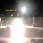 [動画0:23] 高速道路で放たれた閃光、目の前のバイクが大爆発！