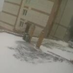 [動画0:40] ロシア人の雪道運転、横転することもある