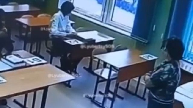 [動画1:03] 試験中に高校生が亡くなる映像が公開されてしまう