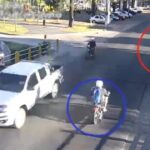 [動画1:41] チャリさん、バイクの前に飛び出す