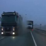 [動画0:15] これは怖い、大型トラックがセンターラインを越えて突っ込んでくる映像
