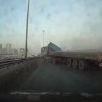 [動画0:39] 目の前でトラックが大破、数台が絡む大事故に・・・