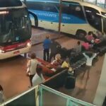 [動画1:25] バスターミナル騒然、バスが突っ込む事故