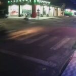 [動画0:14] 猛スピードで赤信号に突っ込むバイク、悲惨な事故に・・・