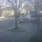 [動画2:43] バスが暴走、通りがメチャクチャに・・・