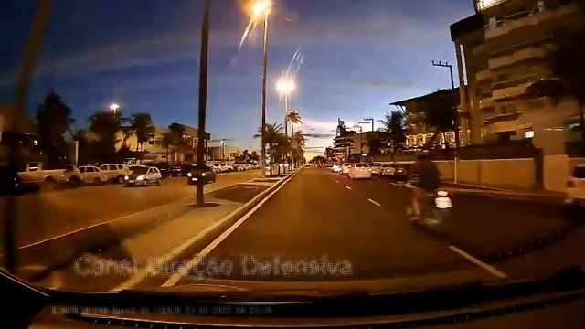 [動画1:43] ライダーさん、パトカーの真横で事故っちゃう