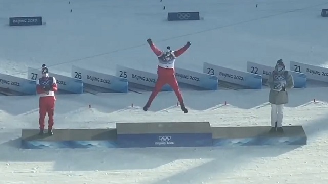 [動画0:13] 北京オリンピックの表彰台、簡単に壊れるｗ