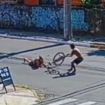 [動画0:40] ブラジルの強盗、容赦なく高齢女性から自転車を奪う