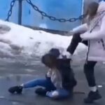 [動画0:50] ロシア人少女のイジメ、卑劣極まりない