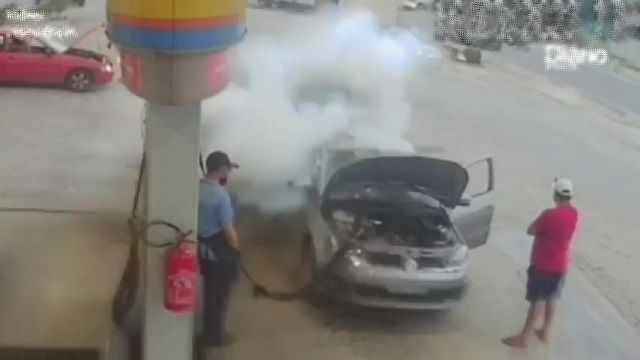 [動画0:34] 天然ガス自動車、大爆発！