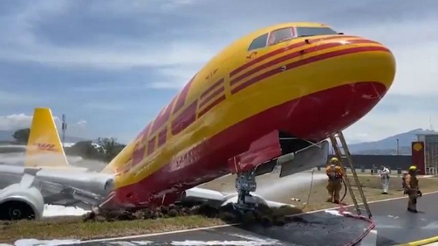 [動画1:15] コスタリカで航空機事故、機体が二つに折れて大破