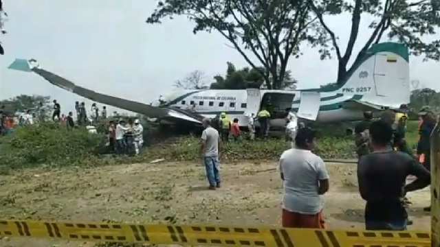 [動画1:27] コロンビア国家警察の航空機、墜落する