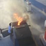 [動画0:56] ガソリンスタンドに到着した瞬間に出火、パニックに・・・