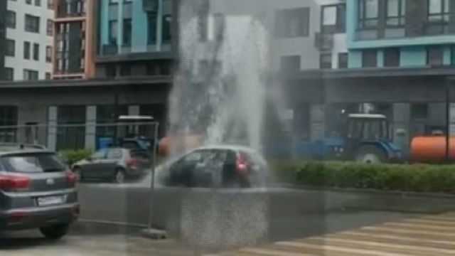 [動画0:22] 路上駐車さん、すっごい洗車してもらうｗｗｗ